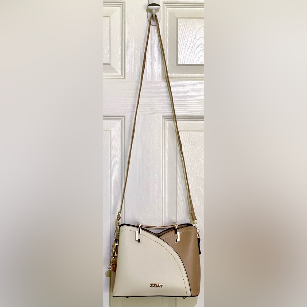 Crossbody Structured Bag Gold Handles Adjustable Strap + Free Bag Charms! NWOT - Picture 2 of 13
